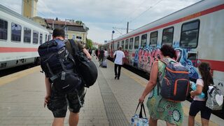 Българските туристи сами организират пътуванията си и харчат най-много за храна