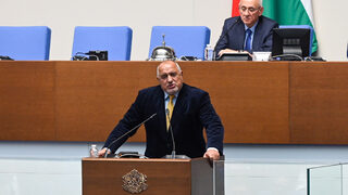 И от трибуната на парламента Борисов отказа да оттегли кандидатурата на Рая Назарян