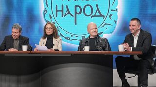 Сценаристите на Слави Трифонов твърдят, че не са писали "Песен за Лена", получили я по пощата