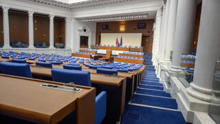 Повече разходи и нови данъци: рисковете за бюджета през 2025 г. и след това
