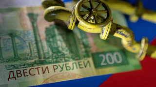Рублата падна до 110 за долар – рекорден срив от почти три години