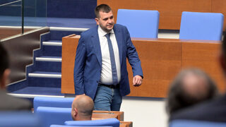Част от депутатите от "Демократична България" били готови да подкрепят Кирилов, но БСП провалили и този опит