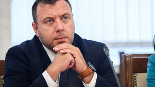 "Възраждане" сезира антикорупционната комисия за новата централа на Пеевски