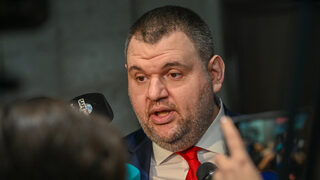 "ДПС - Ново начало" се отказва от ръководни позиции в парламента, Пеевски призова за избори