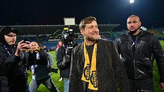 И феновете на пловдивския "<span class="highlight">Ботев</span>" излизат на улицата, ще питат за Зингаревич