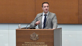 Божанков сравни изборът между Пеевски и "Възраждане" с това "да лекуваш <span class="highlight">чума</span> с холера'"