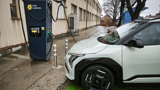Търсят се <span class="highlight">фирми</span> за изграждане на зарядни станции за електромобили за 42.4 млн. лв.