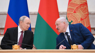 <span class="highlight">Лукашенко</span> поиска ракети "Орешник", Путин ги обеща