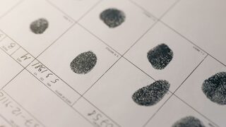 Отпечатъци от обвиняем не могат да се взимат принудително и без причина, потвърди съд