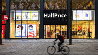HalfPrice отваря първия си магазин в България на 13-и декември