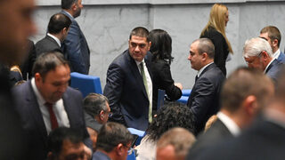 Парламентът създаде временна комисия за изработването на нов правилник