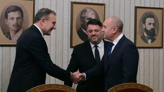 "Възраждане" и БСП гледат към третия мандат, докато ГЕРБ мълчи за първия