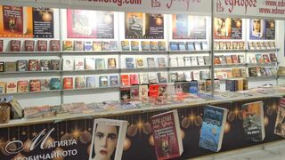 Книги за Коледа: издателство "Еднорог" препоръчва