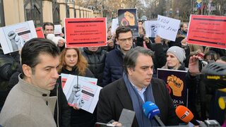 "Продължаваме промяната" протестира пред Софийски градски съд заради задържането на <span class="highlight">Лъчезар</span> <span class="highlight">Ставрев</span>