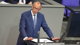 Бъдещите управляващи на Германия: По-малко данъци и мигранти плюс военна повинност