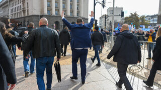 Как Пеевски стана най-охраняваният български политик