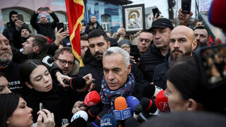Джорджеску няма да се предаде в битката за президент