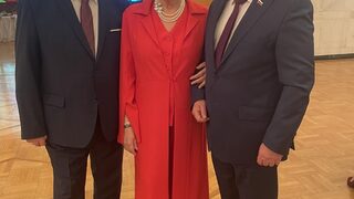 Снимка на деня: Митрофанова посрещна Костадинов и <span class="highlight">Евгени</span> <span class="highlight">Минчев</span> на коледното парти на руското посолство