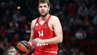 "Дабъл-дабъл" за Везенков, който сътвори и магически момент срещу "Виртус"