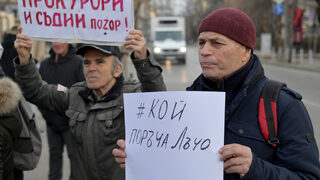 Сътрудникът на Асен Василев окончателно остава в ареста