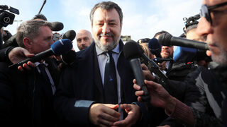 Съд оправда <span class="highlight">Салвини</span> по обвиненията в отвличане на хора