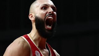 Фурние и Везенков спасиха "Олимпиакос" от загуба срещу последния в Евролигата