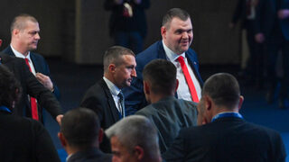 В първата си реч като едноличен лидер на ДПС Пеевски обяви, че ще води България към ново начало