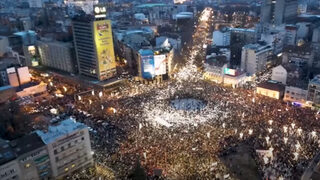 Кадри от дрон показват мащаба на протеста в Белград срещу президента Вучич и управляващите