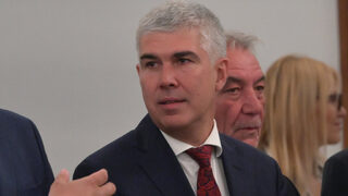 Малинов: Не можем да се месим в продажбата на рафинерията в Бургас, но ще искаме подробна информация