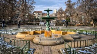 Снимка на деня: Възстановеният <span class="highlight">фонтан</span> в градина "Буката" в София