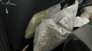 Двама българи са обвинени за трафик на марихуана за над 480 хил. лв.