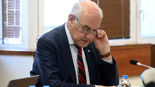 Цитат <span class="highlight">на</span> деня: Само ще благодаря <span class="highlight">на</span> Пеевски, ако реализира избор <span class="highlight">на</span> нов <span class="highlight">председател</span> <span class="highlight">на</span> КЕВР