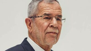 Преговорите за коалиция в Австрия продължават само с две партии