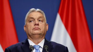 Убежището на Орбан за популисти бежанци