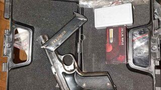 Охранител на Миню Стайков стреля във въздуха, след като беше атакуван с лопата