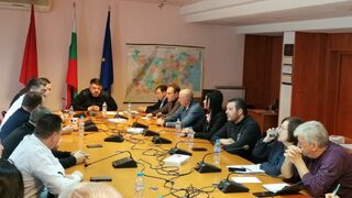 На среща с кметове на БСП ръководството на левицата изтъкна важността от <span class="highlight">редовен</span> <span class="highlight">кабинет</span>