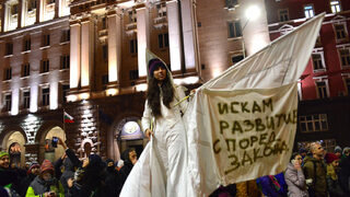 "Новото нормално"? Как стигнахме до Тръмп и Пеевски