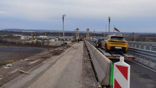 Трафикът на леки автомобили през Дунав мост при Русе е скочил с 85% след влизането в Шенген
