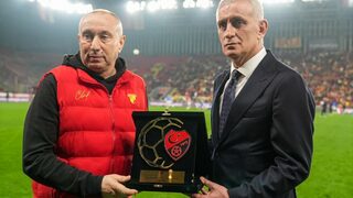 Президентът на турската федерация връчи награда за феърплей на <span class="highlight">Станимир</span> <span class="highlight">Стоилов</span>