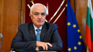 Заместник, служебен, редовен: Кой е предложеният за министър на отбраната Атанас Запрянов