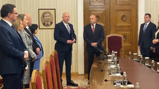 Церемонията по връчването на управленския мандат започна