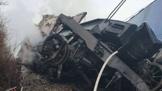 Единият от пострадалите във вчерашната <span class="highlight">влакова</span> <span class="highlight">катастрофа</span> е с опасност за живота