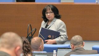 БНТ: Правителството орязва стандартното годишно увеличение на пенсиите