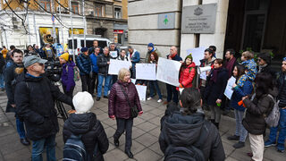"Сините камъни" са моят дом: Протестиращи в София поискаха паркът да не се орязва