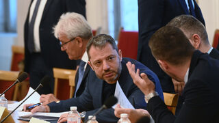 Делян Добрев се надява Теменужка Петкова да е финансова магьосница