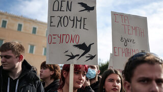 Фотогалерия: Гняв изведе хиляди на протест в Гърция след нови разкрития за <span class="highlight">влакова</span> <span class="highlight">катастрофа</span>