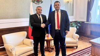 Пеевски ще спасява от фалит федерацията по <span class="highlight">вдигане</span> <span class="highlight">на</span> <span class="highlight">тежести</span>