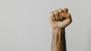 Насилие и дезинформация все повече се възприемат като законно средство за промяна