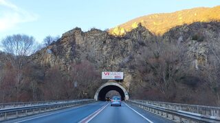 Свлачище блокира Кресненското <span class="highlight">дефиле</span> в двете посоки