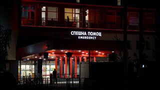 Падналият от четвъртия етаж на гимназия ученик е в реанимация